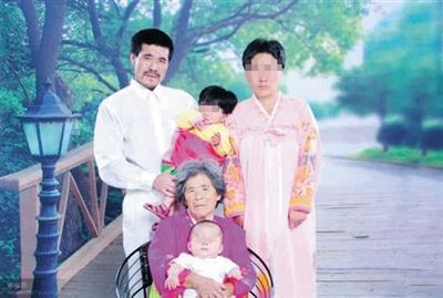 徐純合與家人合影。徐純合微博截圖