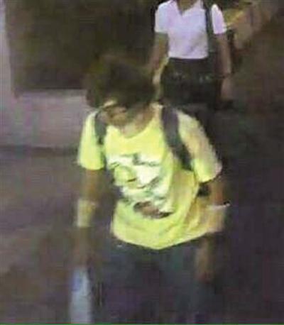 據(jù)泰國媒體報(bào)道，警方目前已鎖定曼谷17日爆炸嫌疑人。