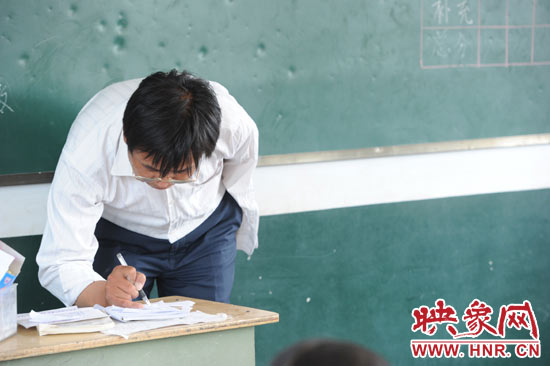 圖為王格現(xiàn)在課堂上。