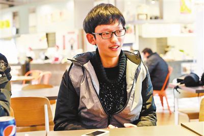 何琦驍收到了紐約大學(xué)阿布扎比分校的錄取通知書。記者 許恢毅 攝