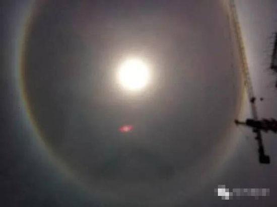 上?，F(xiàn)UFO 專家稱光圈是日暈亮點或是飛行器(圖)