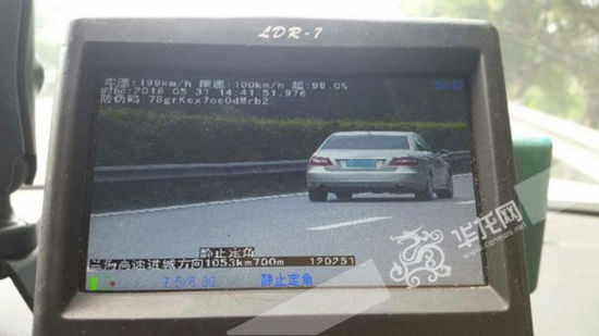 這輛奔馳車(chē)在高速路上時(shí)速達(dá)199公里。市交通執(zhí)法高速一支隊(duì)六大隊(duì)供圖