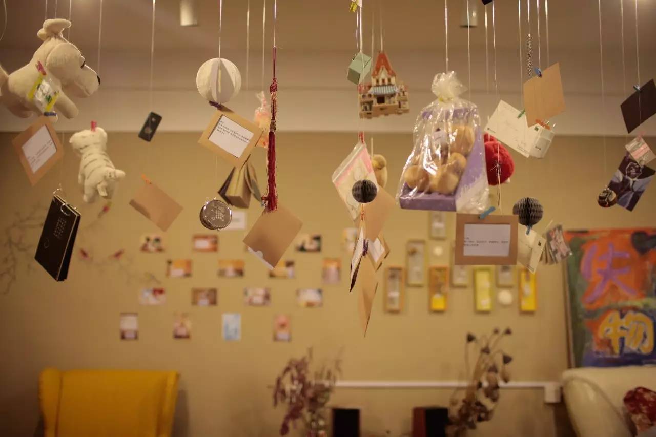 ▲失戀博物館里展示的失戀物品。