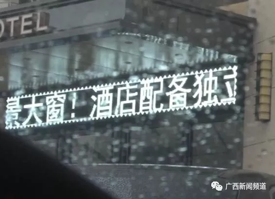 于是，民警將這一情況匯報(bào)給指揮中心，請(qǐng)求120醫(yī)護(hù)人員到達(dá)現(xiàn)場(chǎng)急救。