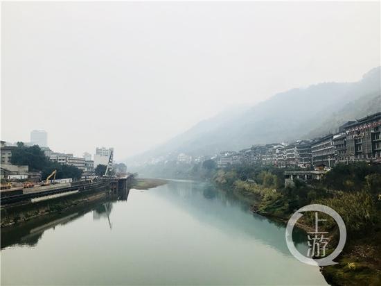 △赤水河兩岸的茅臺鎮(zhèn)有著超過2000家白酒經(jīng)營戶。