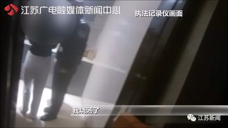 醉酒女子獨(dú)自在家干這事 醒來(lái)看見(jiàn)滿(mǎn)屋陌生人