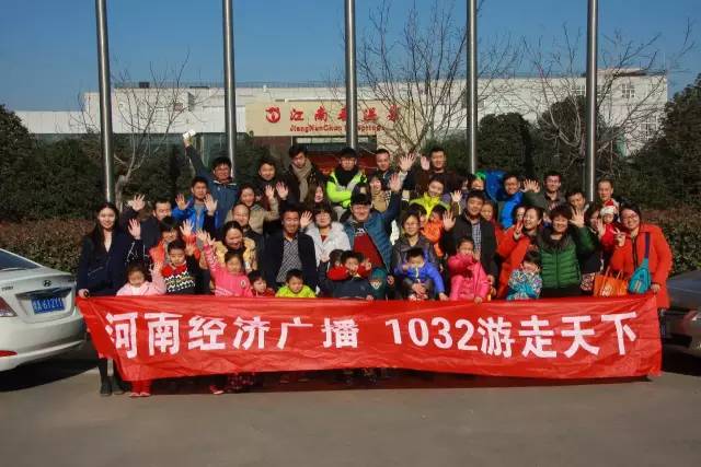 再來張“全家?！睖厝顒泳鸵_始了