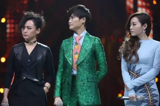 李宇春、周筆暢、張靚穎湖南臺跨年晚會同框