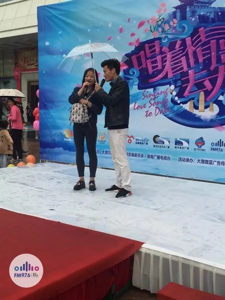 這是一位在校大學校，暗暗的喜歡純純的愛。