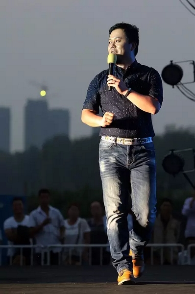 莫非此刻是在向前走還是向后移？