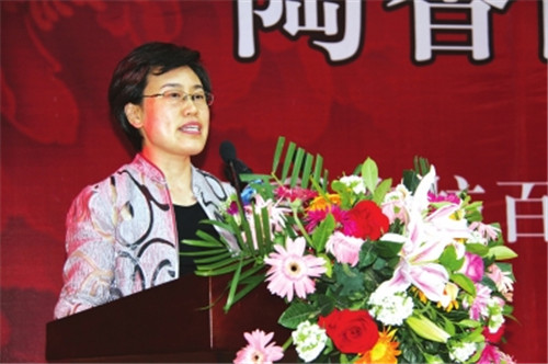 洛陽市委常委、組織部部長，洛陽市關(guān)心下一代工作委員會主任陳向平致辭