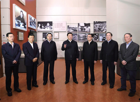 年11月29日，新一屆中共中央政治局常委到國(guó)家博物館參觀《復(fù)興之路》展覽時(shí)