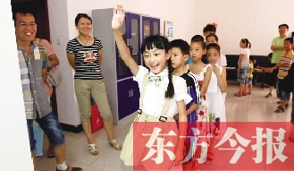 成長訓(xùn)練營面試在東方今報(bào)發(fā)行中心舉行。圖為面試現(xiàn)場(chǎng)