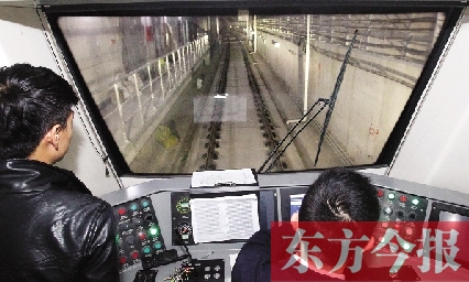 為了地鐵一號線在年底按期投入試運(yùn)營，大家正在緊張調(diào)試