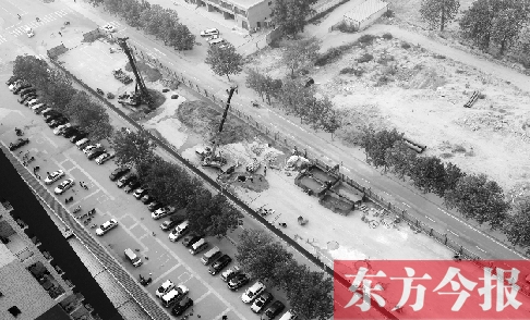 鄭州市隴?？焖俾方ㄔO(shè)已經(jīng)開工，昆侖路與華山路之間的道路已經(jīng)封閉