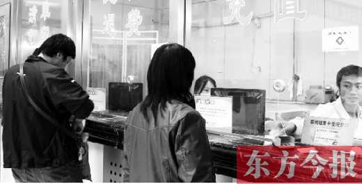 據(jù)統(tǒng)計(jì)，在鄭州市第一人民醫(yī)院，已有200余人次持健康卡就醫(yī)