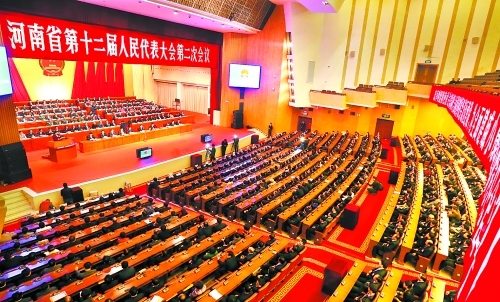 　4月1日下午，河南省第十二屆人民代表大會第二次會議在省人民會堂開幕。 記者 郭 宇 董 亮 攝