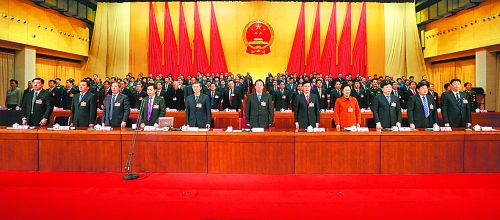 4月2日上午，河南省第十二屆人民代表大會(huì)第二次會(huì)議在莊嚴(yán)的國歌聲中閉幕。記者 郭宇 董亮 攝