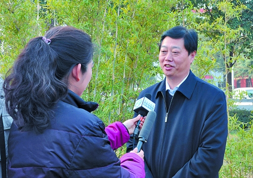 十八大代表、南陽市委書記李文慧談學習十八大精神體會