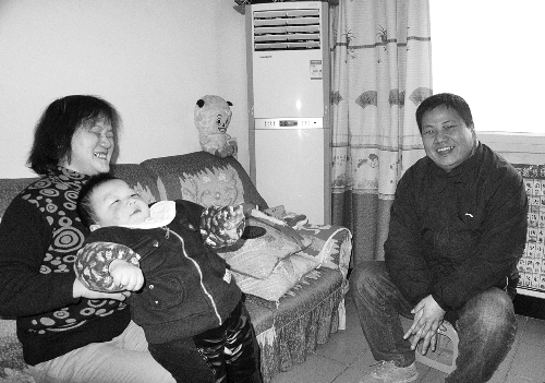 恩人找到了、飯碗保住了，張新明（右）與原竹青都開心地笑了。