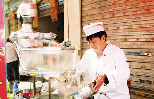 安陽(yáng)有能人兒 造出機(jī)器人兒