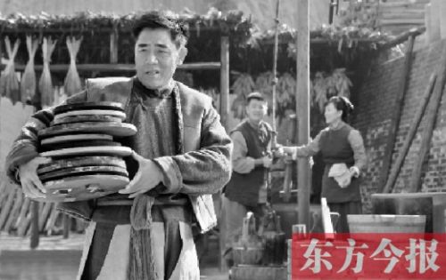 陳寶國在《大河兒女》中飾演男一號(hào)、燒制鈞瓷的手藝人賀焰生