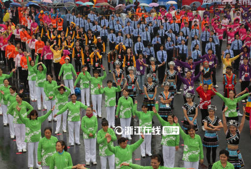 杭州3萬(wàn)余人齊跳排舞 成功挑戰(zhàn)吉尼斯