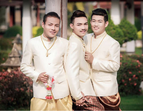泰國(guó)3名男子喜結(jié)連理　