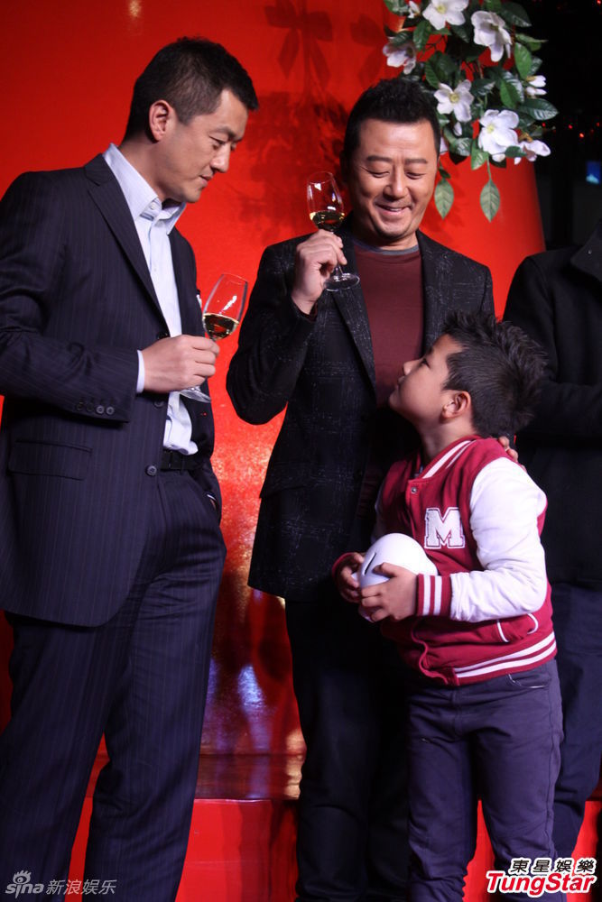 李亞鵬、郭濤父子相活動