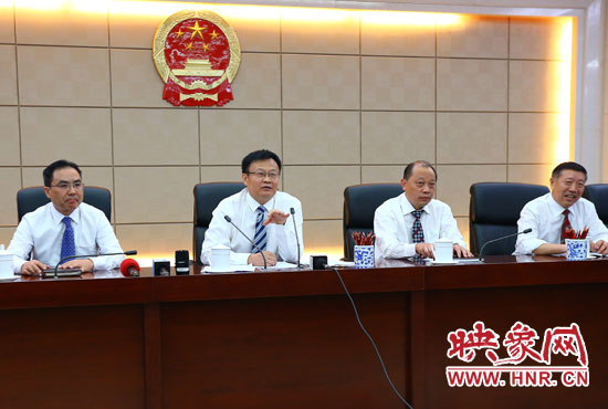專題詢問會結(jié)束后，省人大組織召開記者提問會。