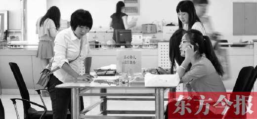 行政審批“瘦身”，不僅提高了行政效率，節(jié)約了行政資源，而且最大限度地方便了群眾