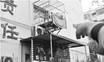 發(fā)生矛盾的一二樓鄰居，喇叭就安裝在二樓窗口。