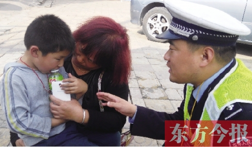 昨日，5歲的男孩獲救后，向民警講述被拐經(jīng)過。