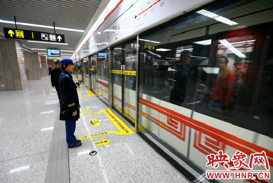 自11月29日起，鄭州地鐵將進一步縮短行車間隔。