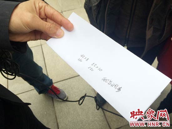經(jīng)過初步測(cè)量，河南省人民會(huì)堂主樓的違法廣告牌面積為910平米。