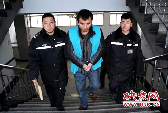 警方已經(jīng)將肇事嫌疑人控制。
