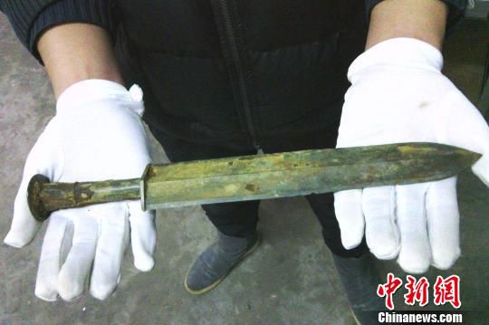 河南發(fā)掘戰(zhàn)國至東漢墓葬群 出土罕見青銅劍、戈（圖）