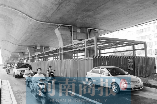 建設(shè)中的隴海路快速公交站臺，這條線路或取名B5