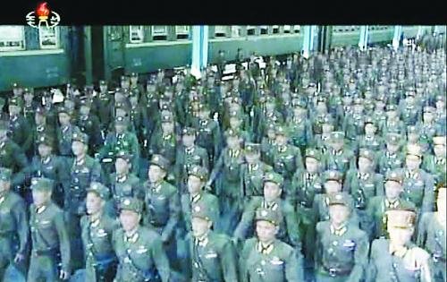 約2萬(wàn)名朝鮮朝鮮人民軍基層軍官近日陸續(xù)抵達(dá)平壤，準(zhǔn)備出席軍方大會(huì)。