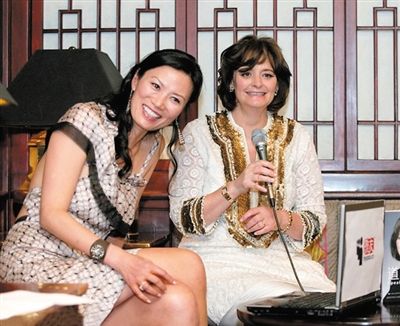 英國《每日郵報》刊發(fā)了一張鄧文迪曾幫助布萊爾夫人在中國推銷其自傳的圖片。