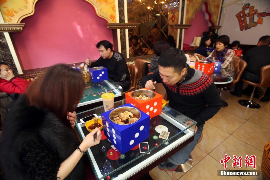 “賭場(chǎng)”餐廳悄然亮相太原 骰子變身特色餐具