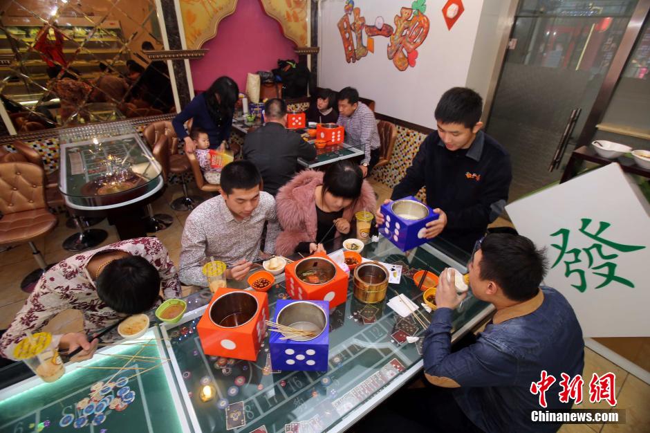 “賭場(chǎng)”餐廳悄然亮相太原 骰子變身特色餐具