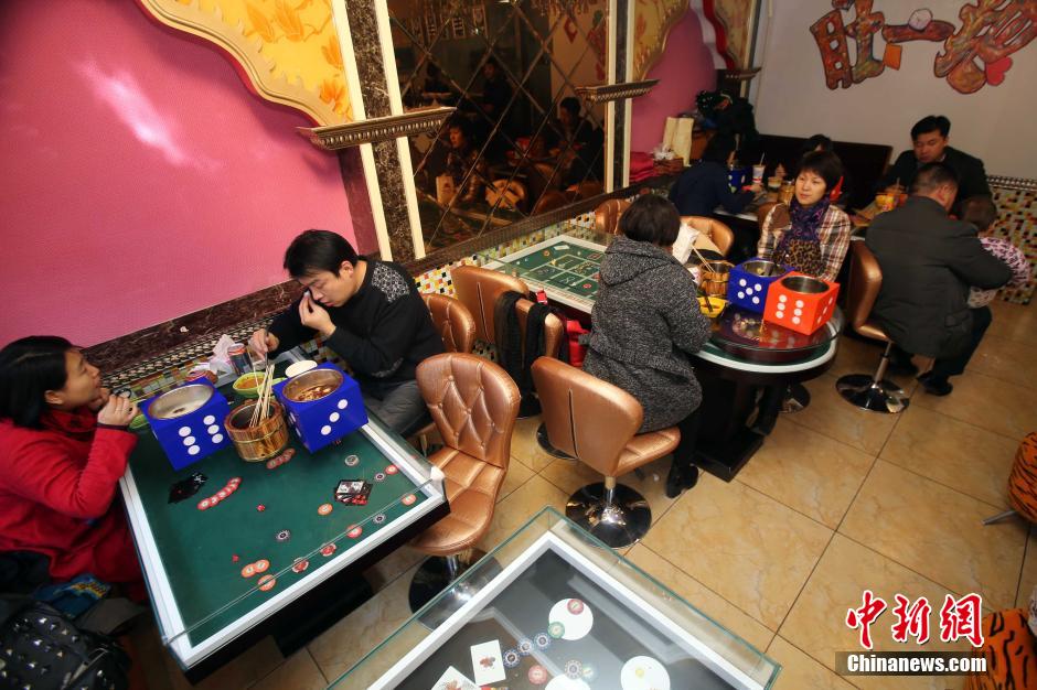 “賭場(chǎng)”餐廳悄然亮相太原 骰子變身特色餐具