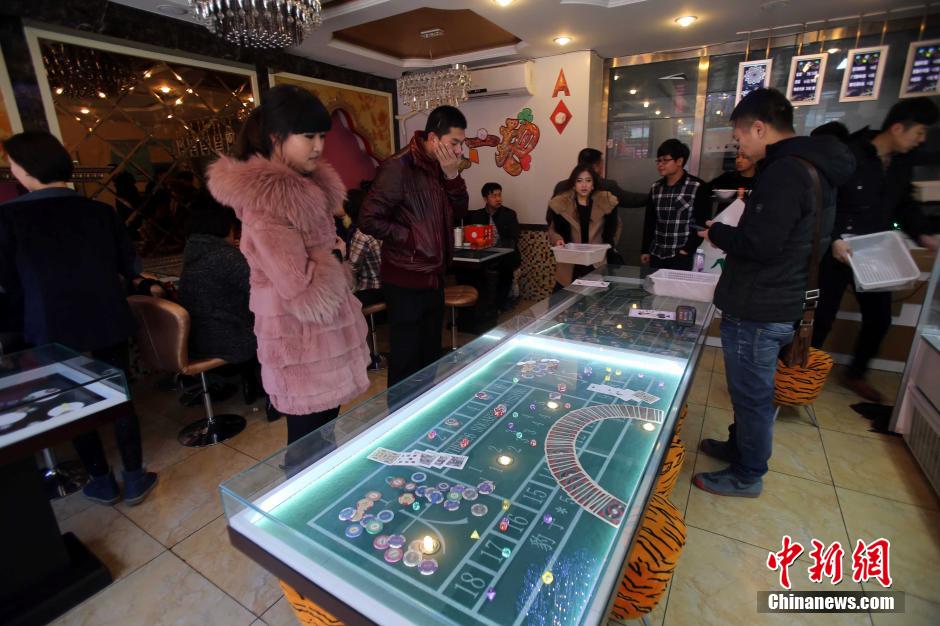 “賭場(chǎng)”餐廳悄然亮相太原 骰子變身特色餐具