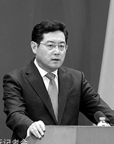 23日，秦剛在外交部例行記者會(huì)上。