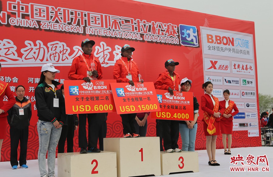 女子全程前三名選手。