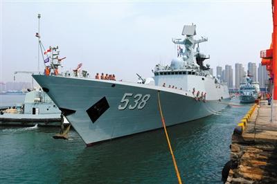 中國導(dǎo)彈護(hù)衛(wèi)艦煙臺(tái)艦——滿載排水量4000余噸，艦長134.1米，艦寬16米，是我國自主設(shè)計(jì)、研制的