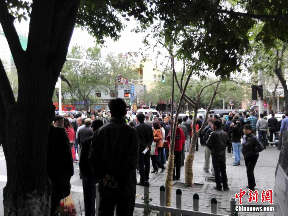 自治區(qū)和烏魯木齊市有關(guān)部門迅速處置，傷員已全部送往醫(yī)院救治。