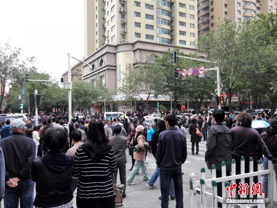 自治區(qū)和烏魯木齊市有關(guān)部門迅速處置，傷員已全部送往醫(yī)院救治。