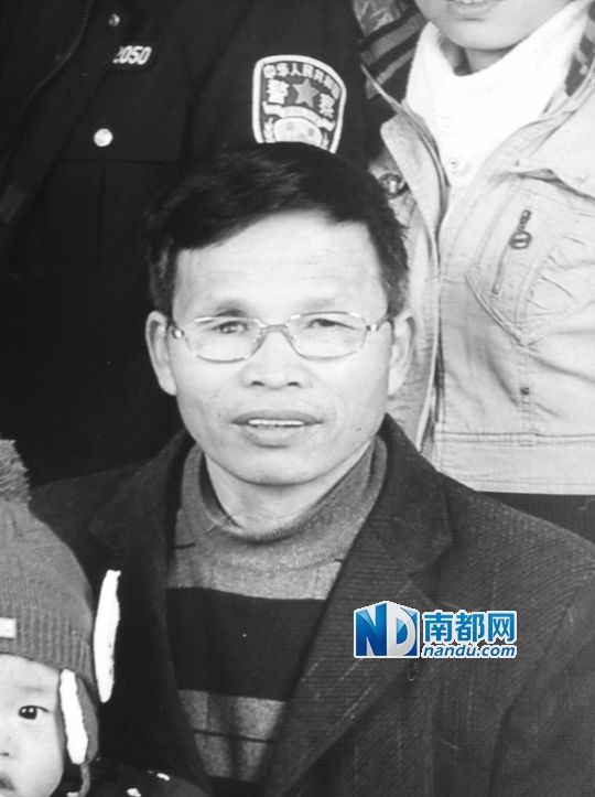  偷拍縣長收禮的萬載縣人汪冬根。